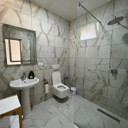 Otel Restorant Xheni Dıraç