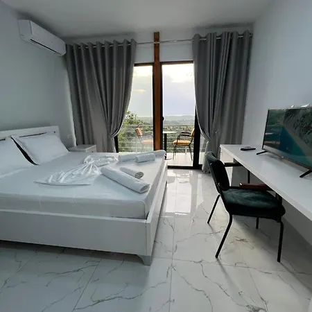 Hotel Restorant Xheni 4*