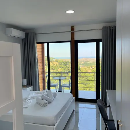 Hotel Restorant Xheni 4*