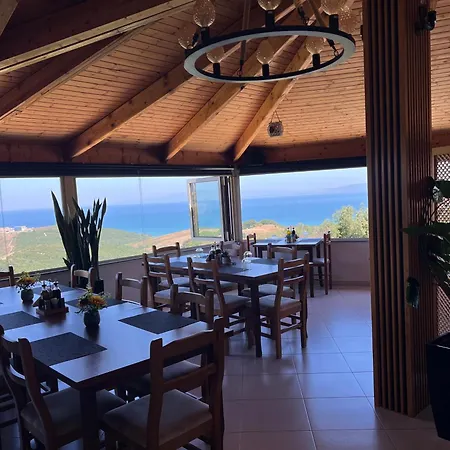 Hotel Restorant Xheni 4*